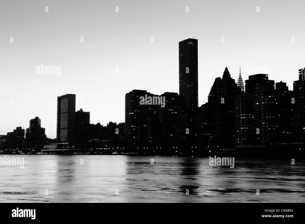 Black silhouette new york skyline Black and White Stock Photos & Images ...