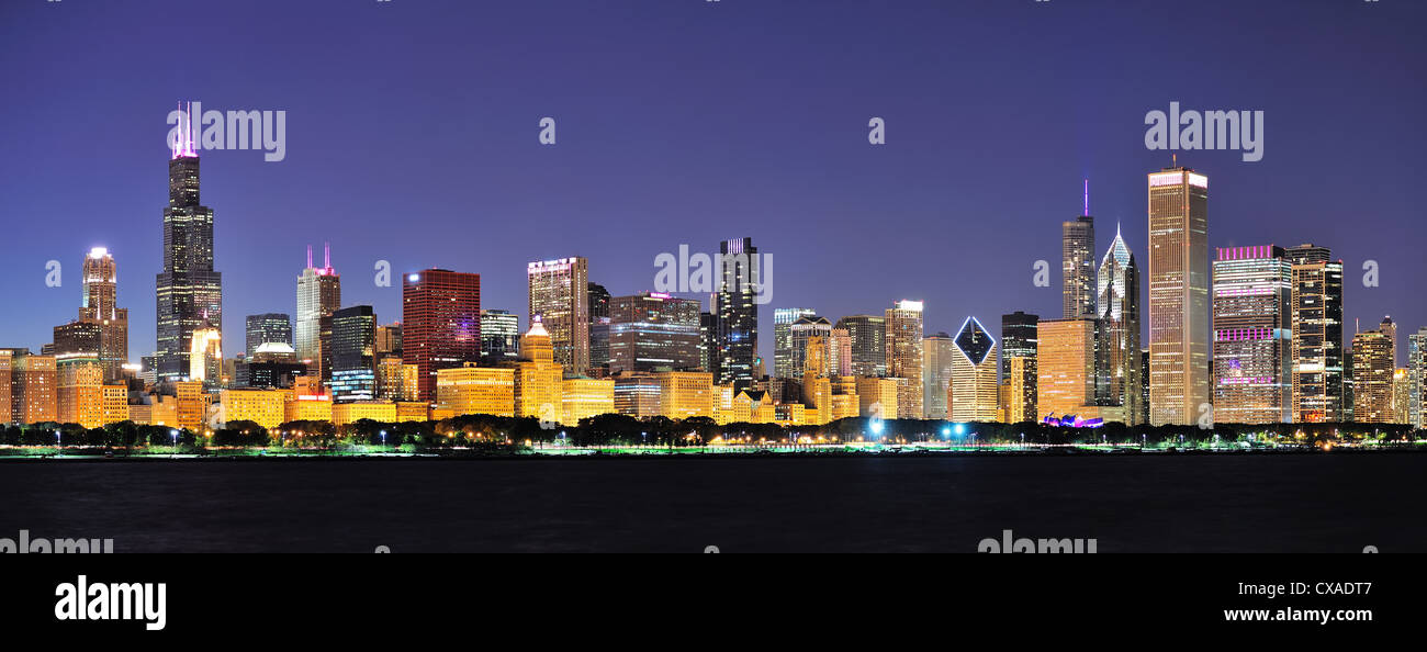 Chicago city downtown urban skyline panorama at dusk with skyscrapers ...