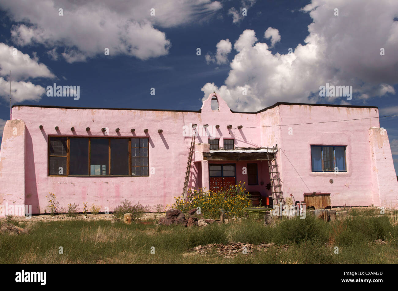 Tres piedras old pink schoolhouse hires stock photography and images