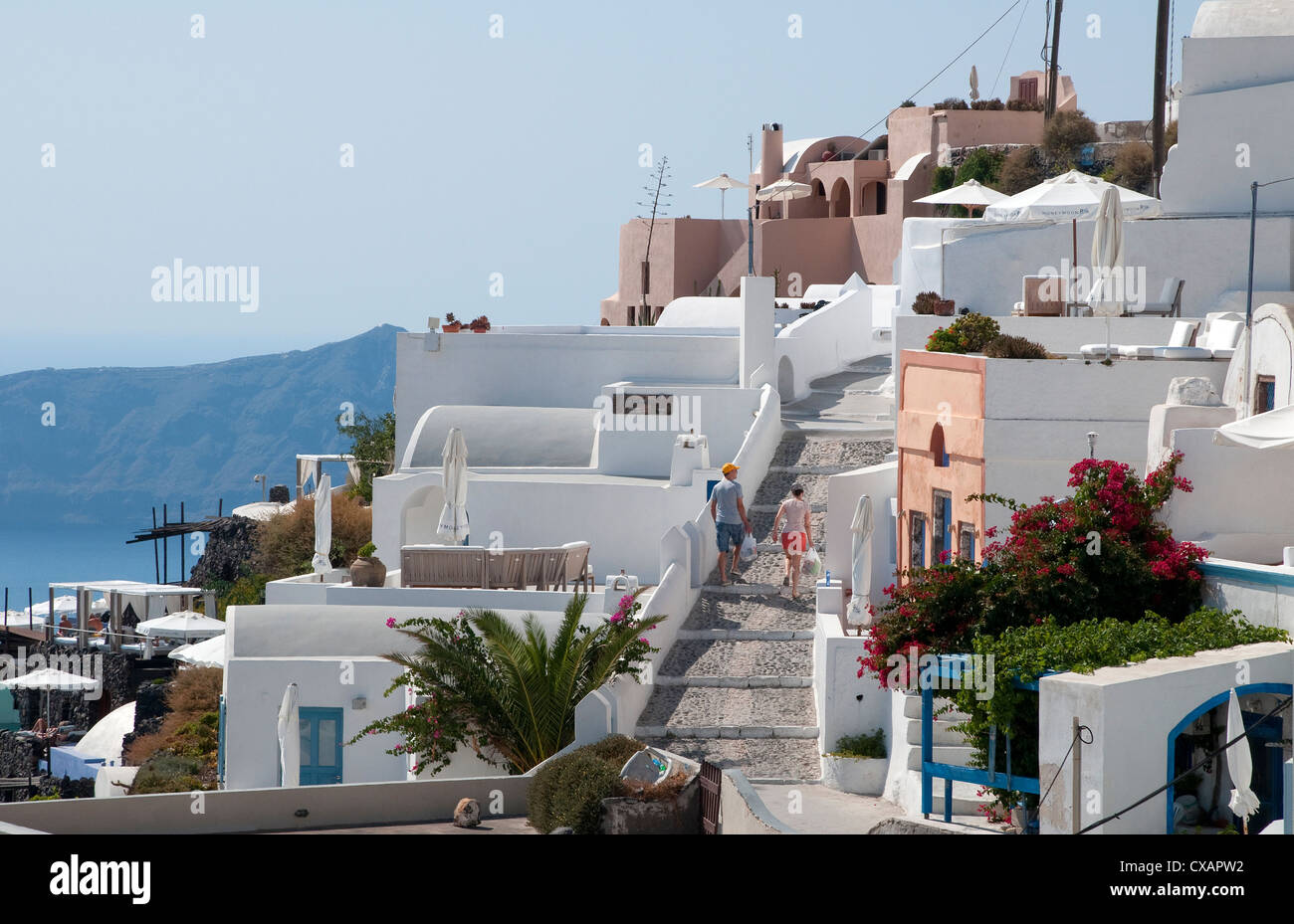 white painted buildings in oia, santorini, greece Stock Photo Alamy