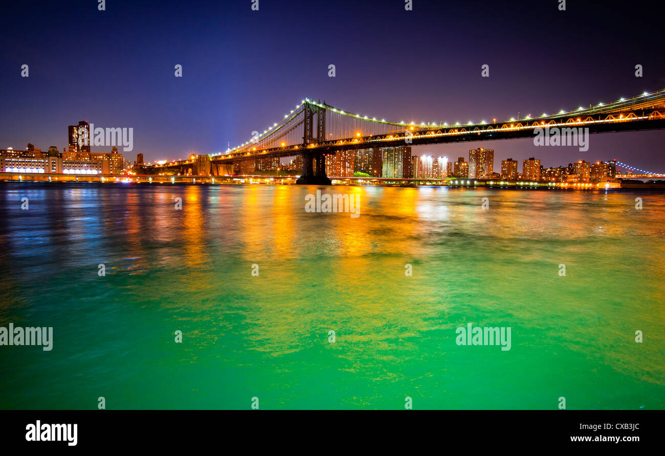 Manhattan Bridge in new York at nighttime Stock Photo - Alamy