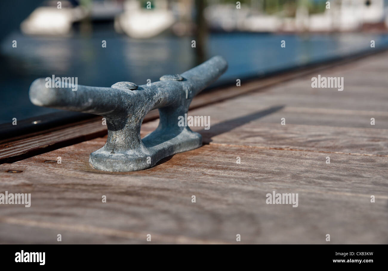 Iron dock cleat hires stock photography and images Alamy