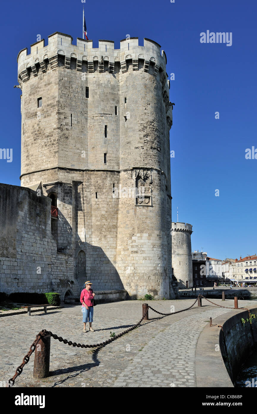 The medieval tower tour Saint-Nicolas in the old harbour / Vieux-Port, La Rochelle, Charente-Maritime, Poitou-Charentes, France Stock Photo