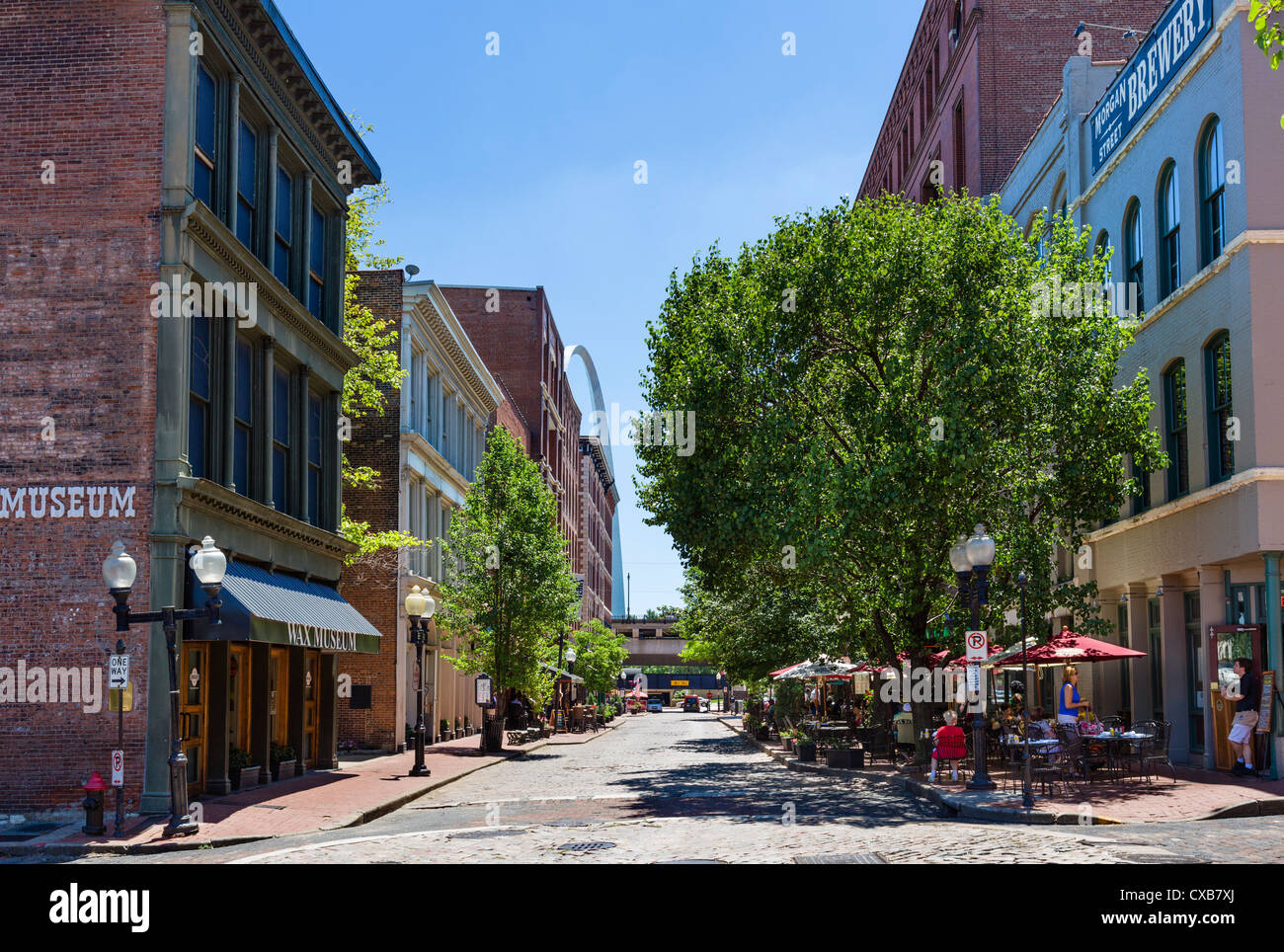 Shps and restaurants on North 2nd Street in Laclede's Landing on the