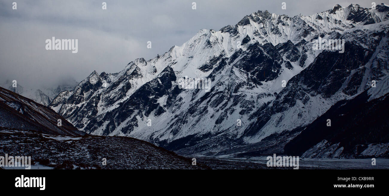 Looking accross to the Langtang river and snowcapped mountaings, Langtang Valley, Nepal Stock Photo