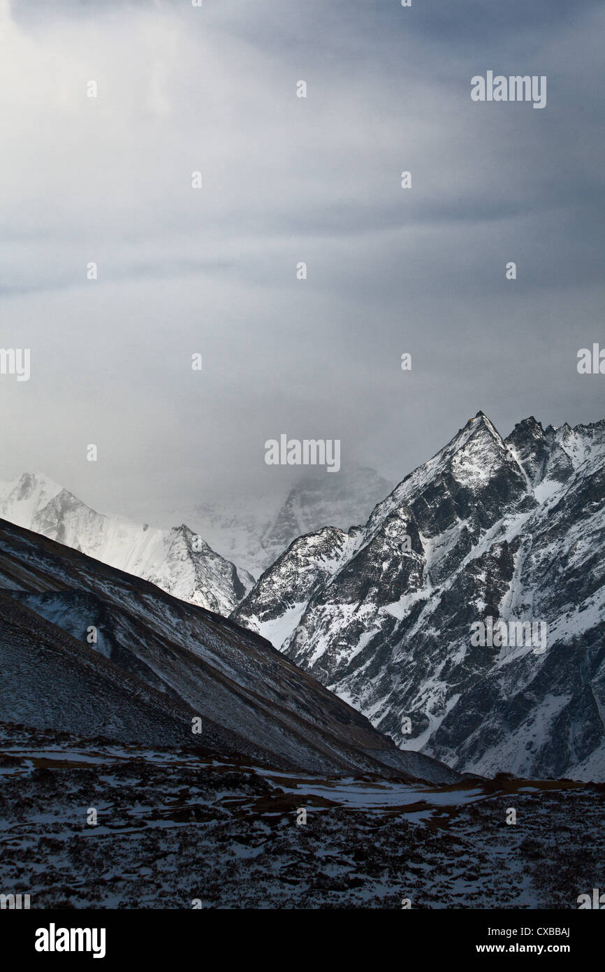 Snowcapped mountains and a cloudy sky along the Langtang Valley, Nepal Stock Photo