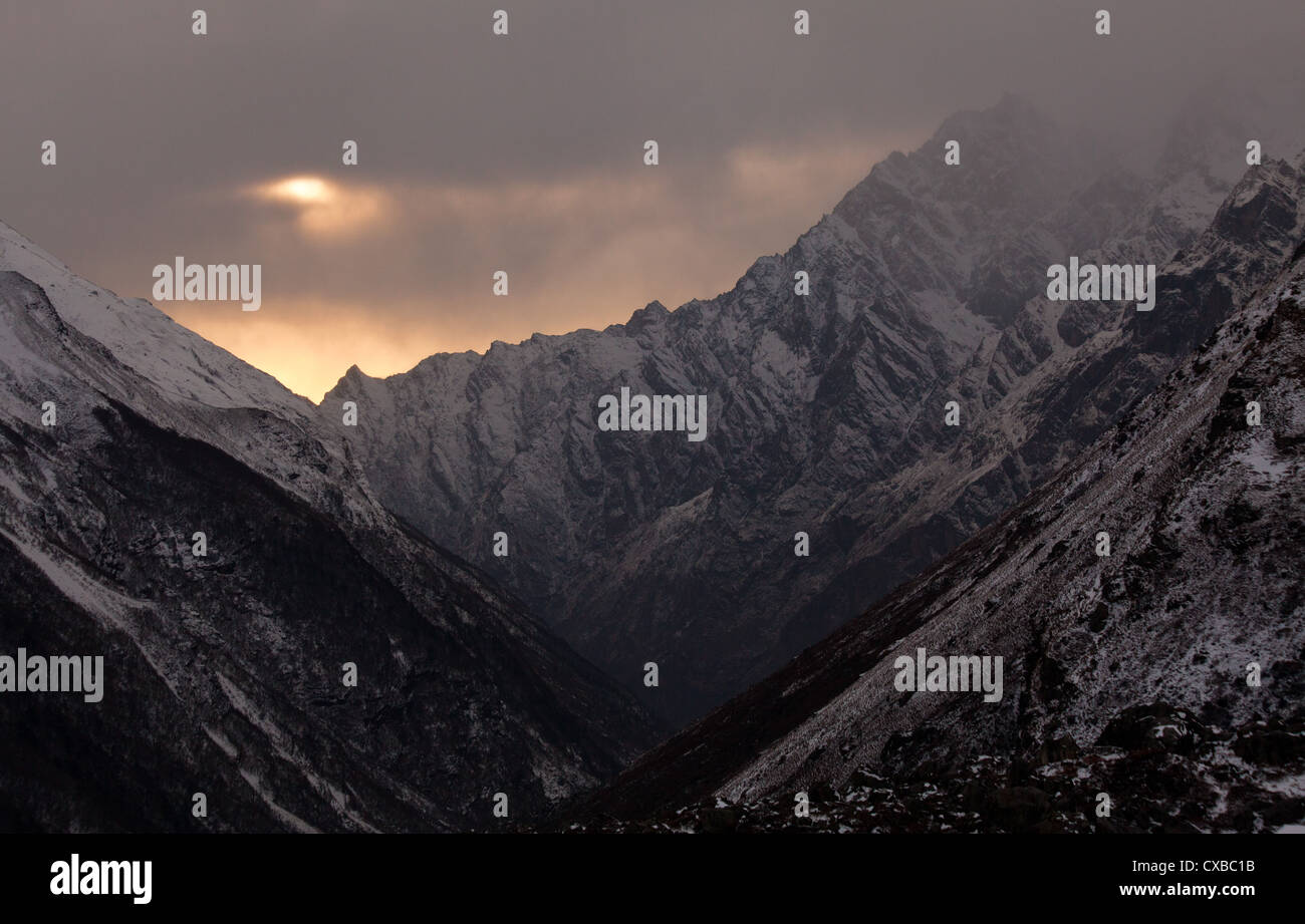 View of snow capped mountains hi-res stock photography and images - Alamy
