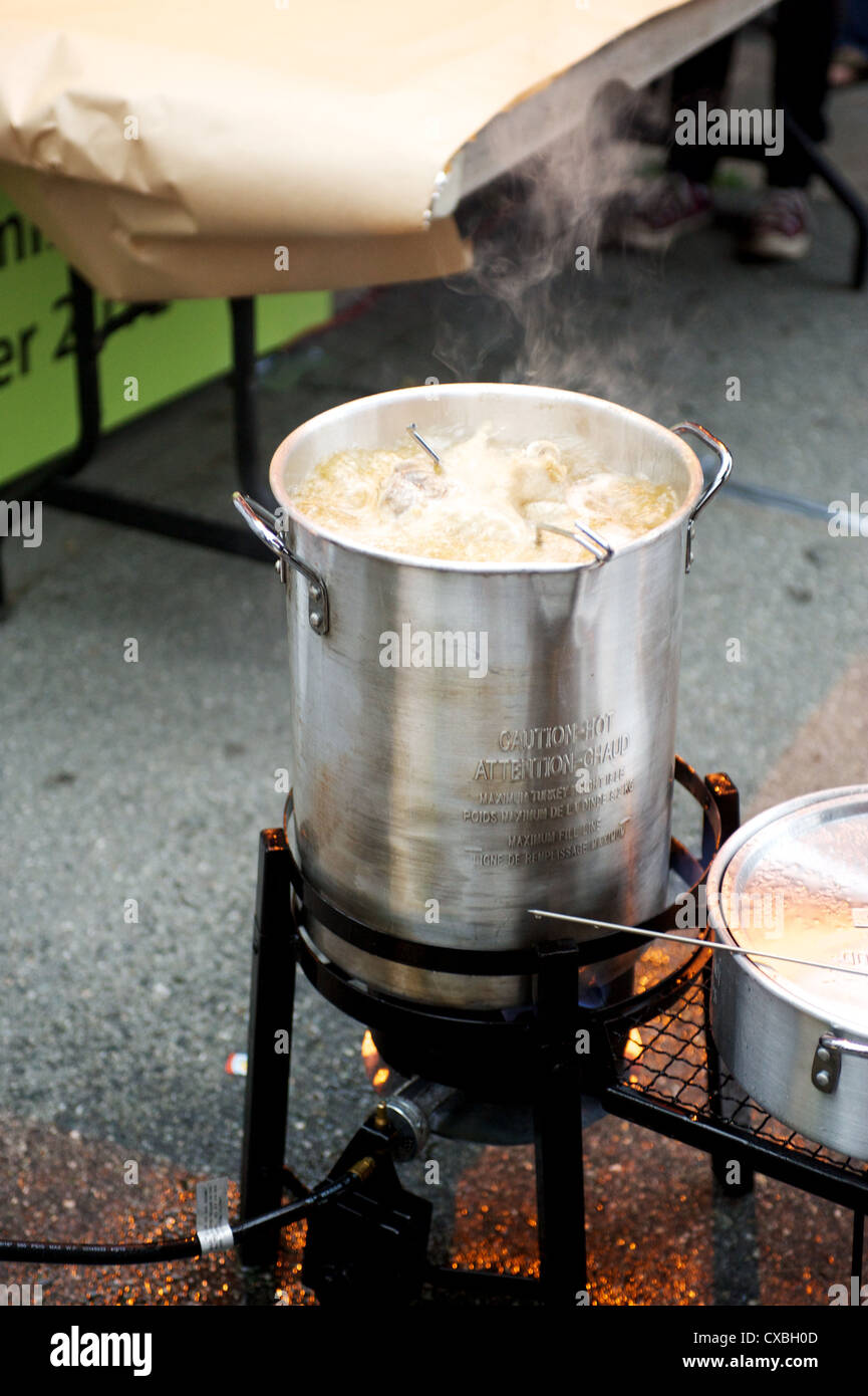 Deep frying pot hi-res stock photography and images - Alamy