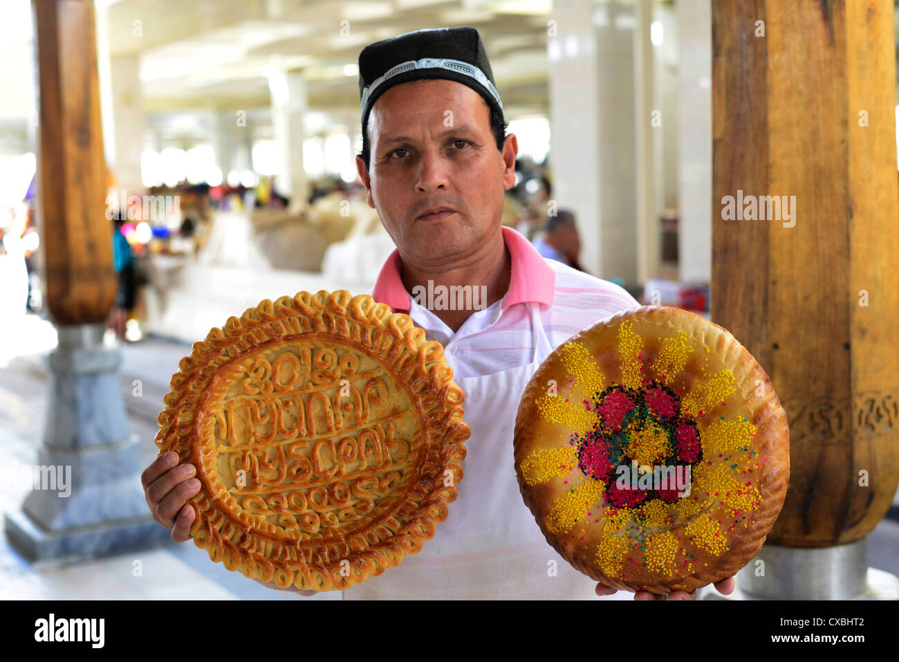 Obi Non- a traditional Uzbek / Tajik bread sold in Siob bazzar in Samarkand. Stock Photo