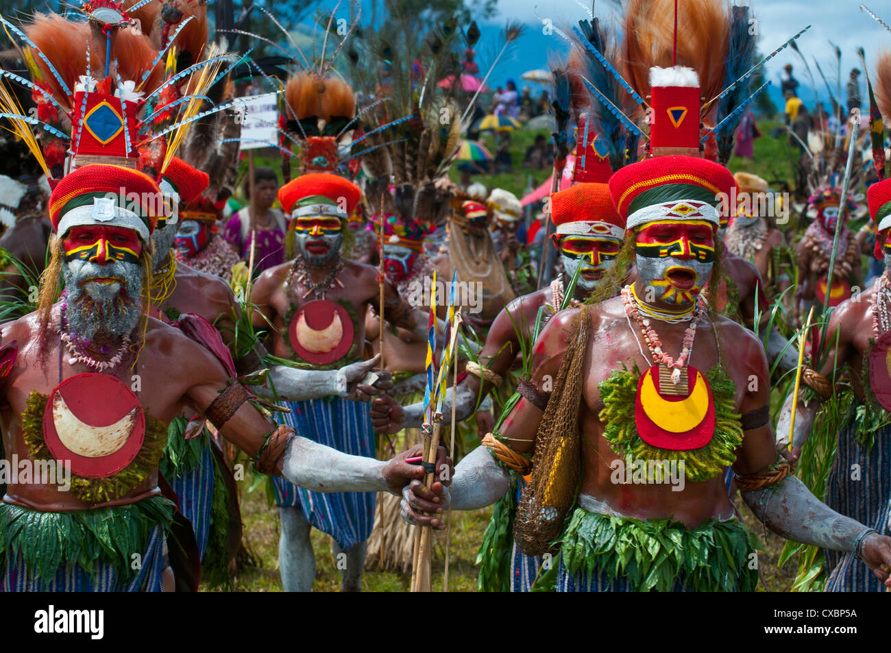 Colourfully dressed and face painted local tribes celebrating the traditional Sing Sing in the Highlands of Papua New Guinea Stock Photo