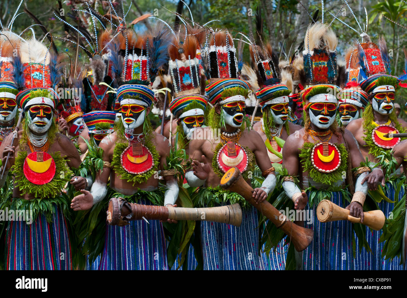 Colourful dressed and face painted local tribes celebrating the traditional Sing Sing in Paya, Papua New Guinea, Melanesia Stock Photo