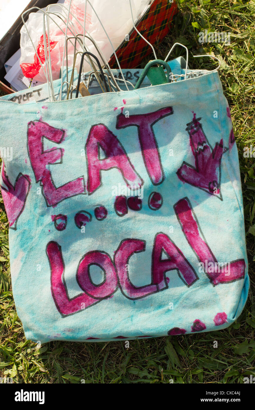Tote bag with the legend 'Eat Local' Stock Photo