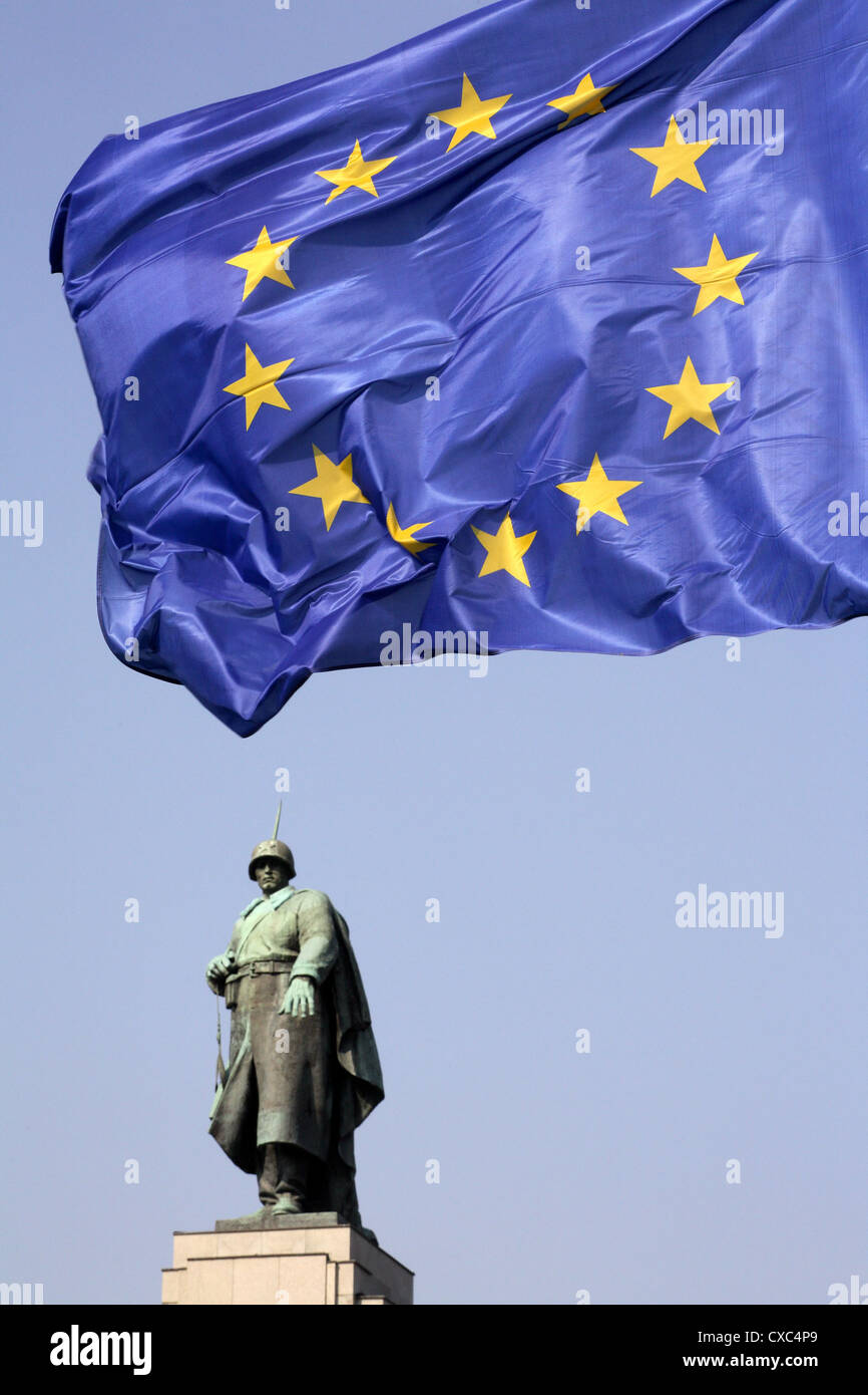 Berlin, European flag and the Soviet Memorial Stock Photo