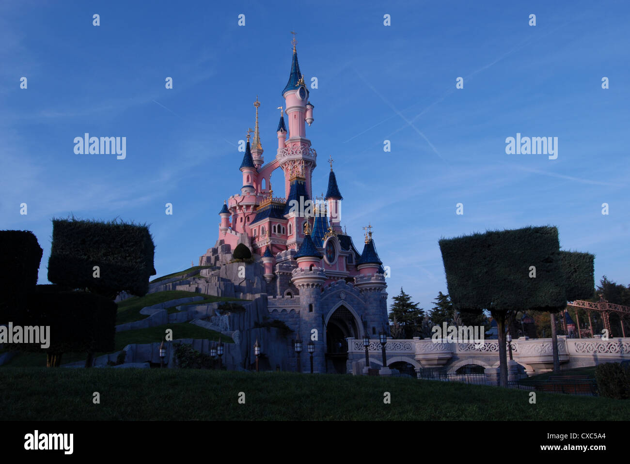 Disneyland Paris Castle With Fountains – Stock Editorial