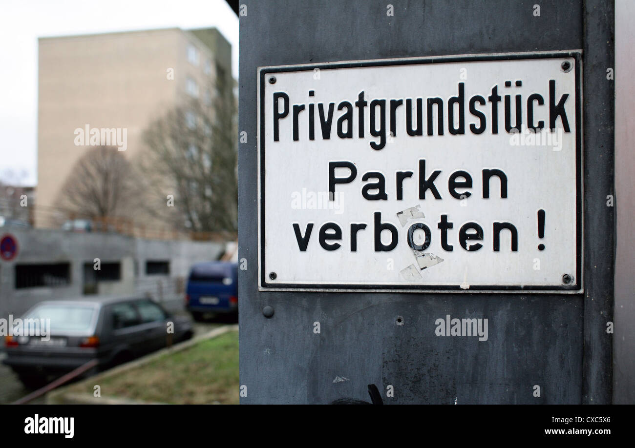 Berlin, no parking signPrivatgrundstueck Stock Photo Alamy