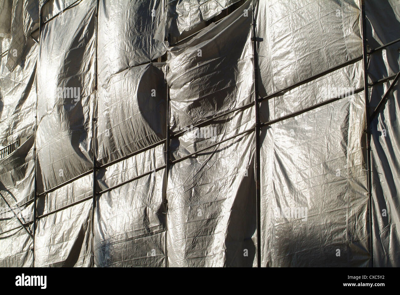 Hamburg, tarpaulin concealed construction of a building Stock Photo - Alamy