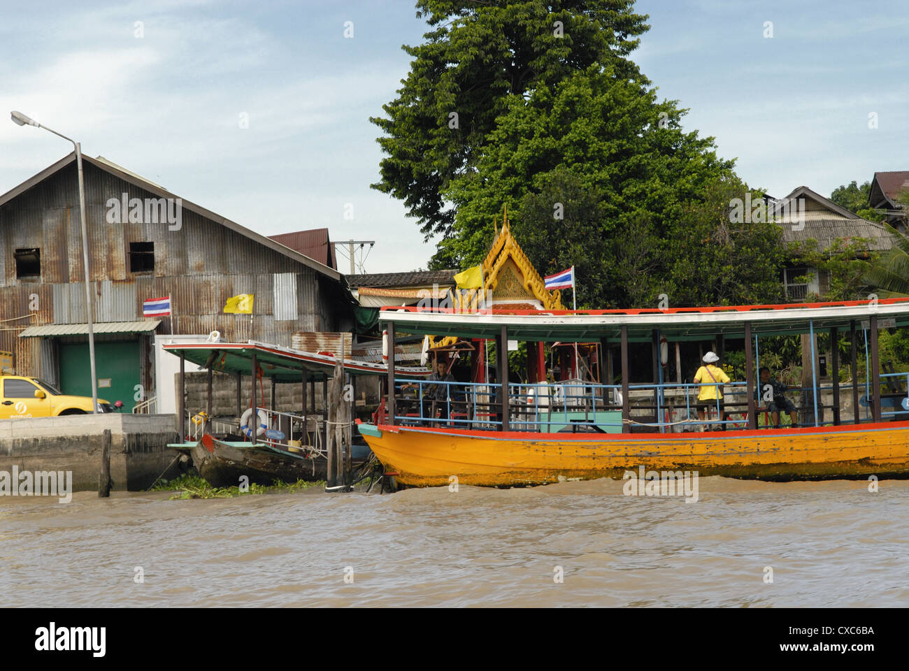 River house at the banks of Chao Phraya River, Bangkok, Thailand Stock Photo