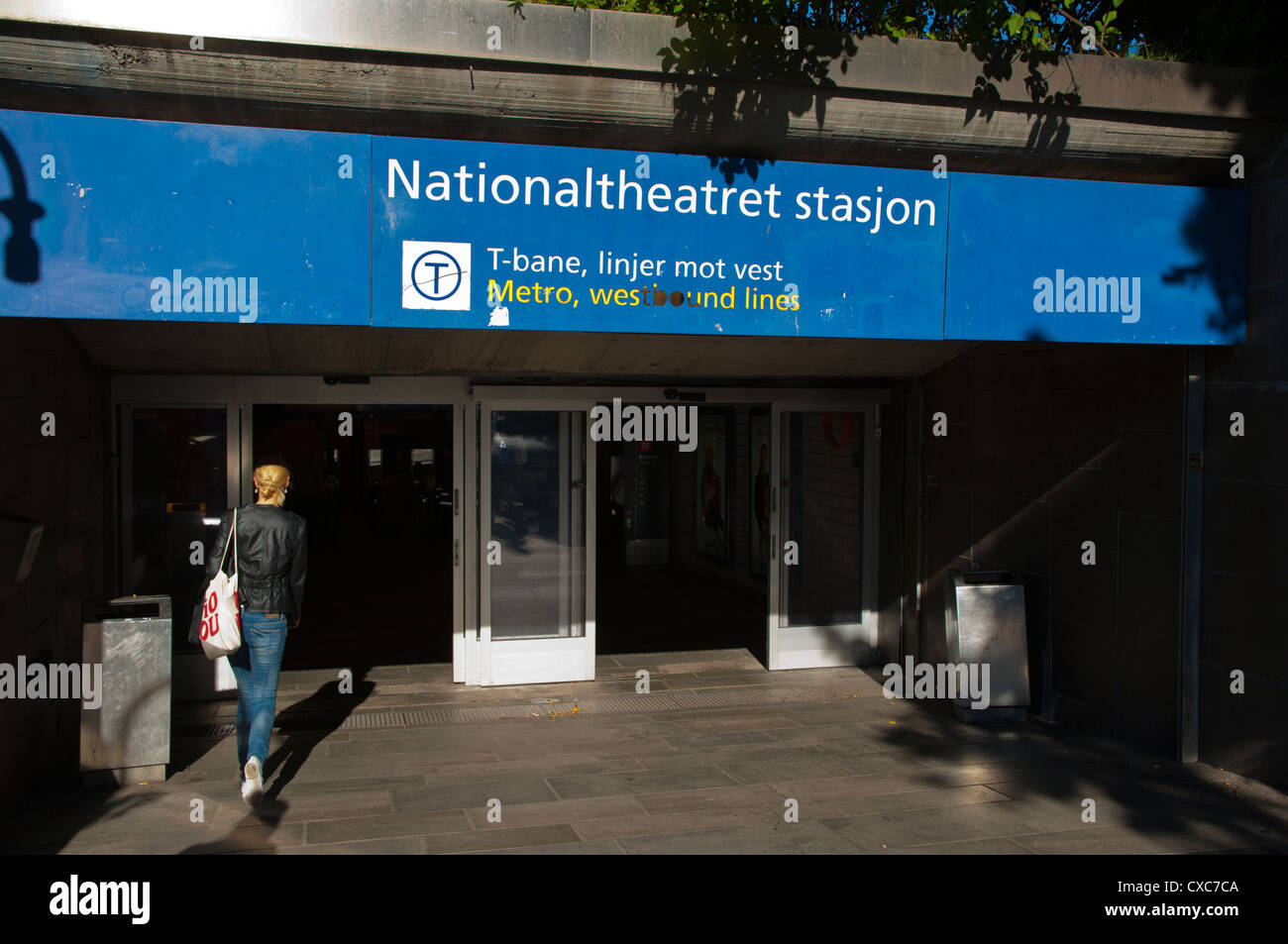 Nationaltheatret stasjon the metro station at national theater central
