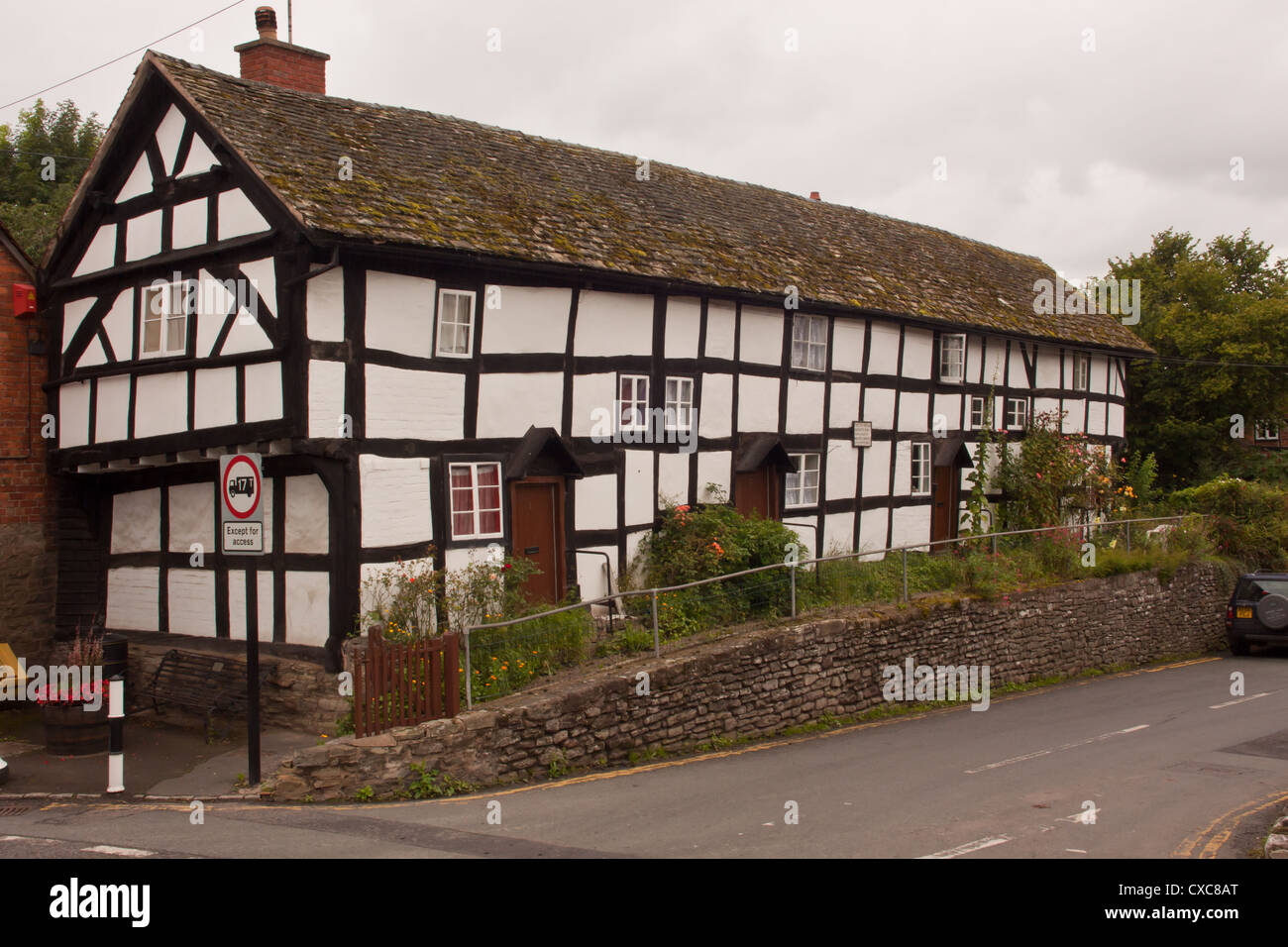 3-4 'Duppa Alms Houses' built 1486 - 1502 in the medieval historic village hamlet of Pembridge Herefordshire England UK. Stock Photo