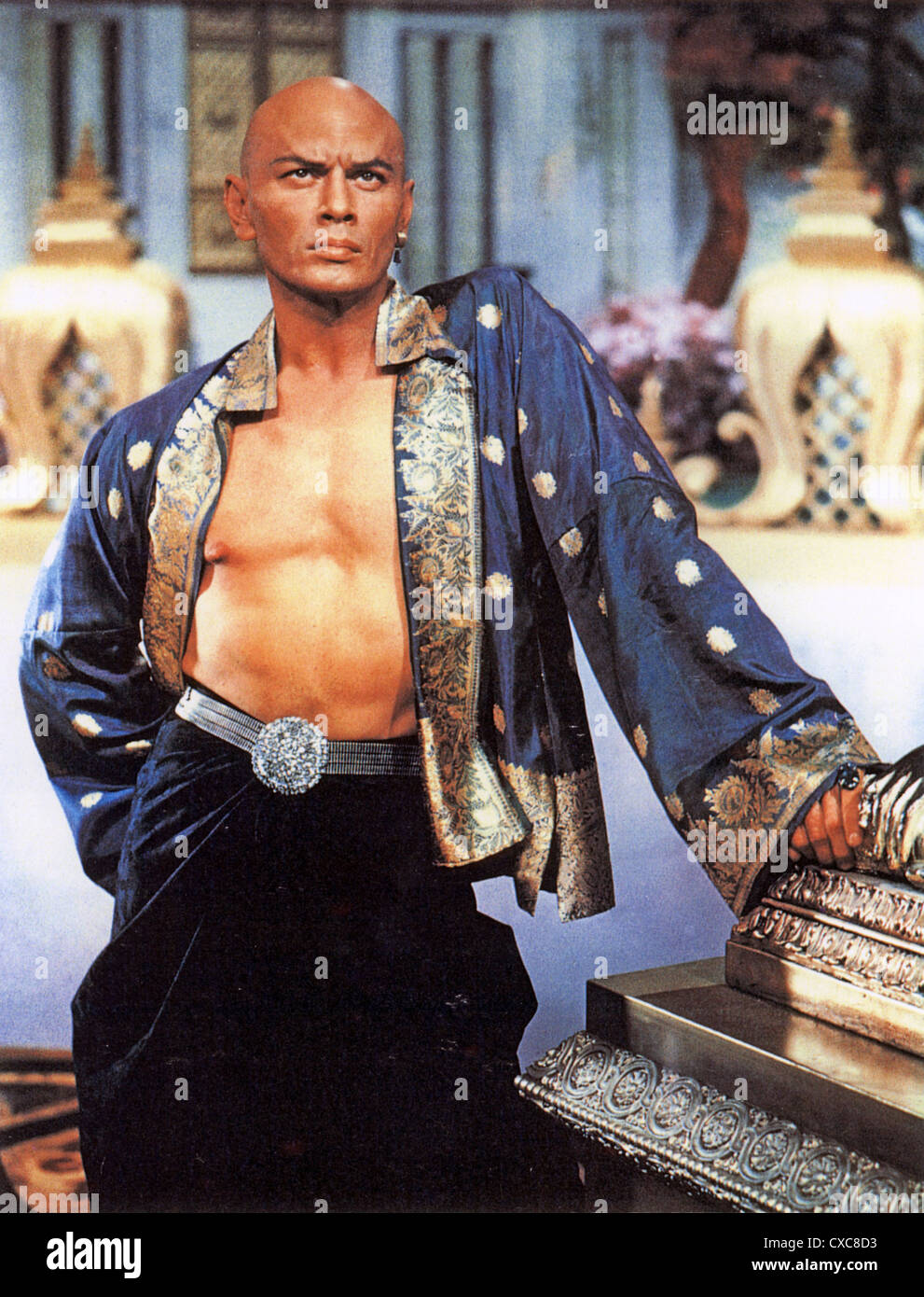 THE KING AND I - Yul Brynner in the 1956 Twentieth Century Fox film musical  Stock Photo - Alamy