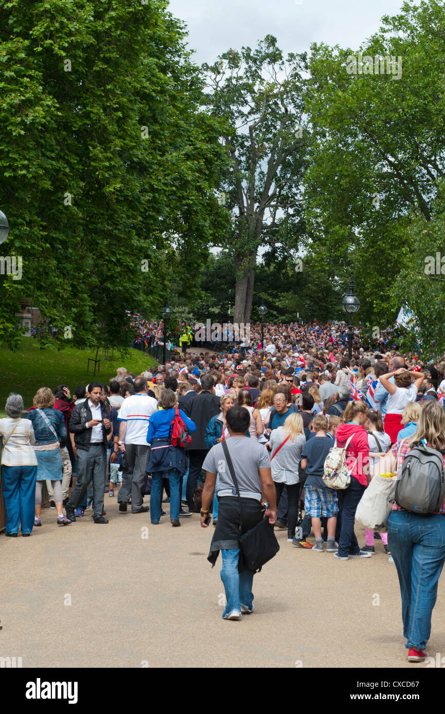 Crowds watching the London2012 Olympic Triathlon event in Hyde Park Stock Photo