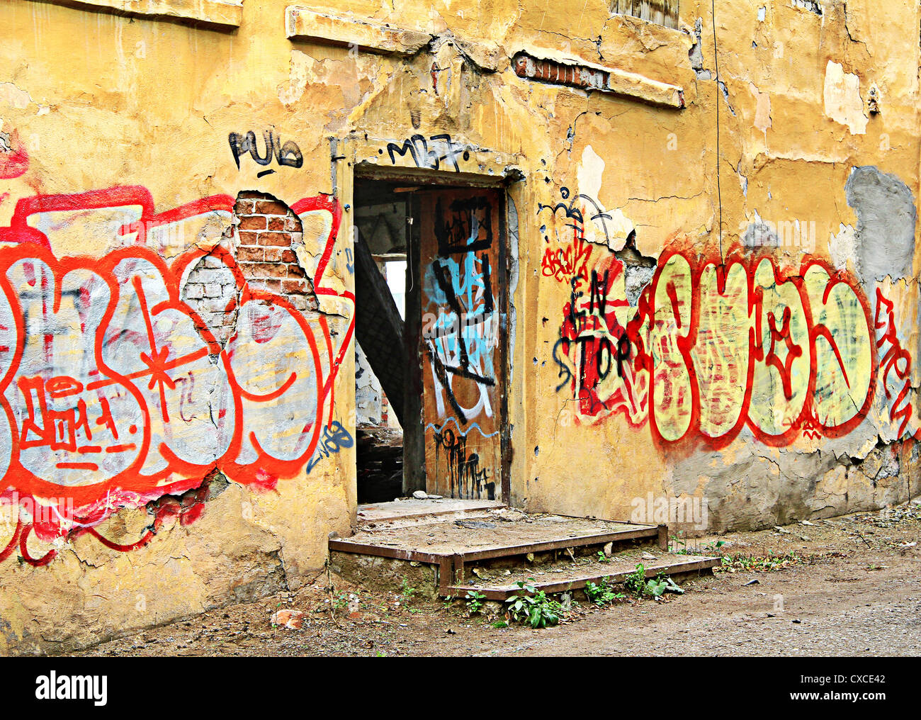Ghetto front door hi-res stock photography and images - Alamy