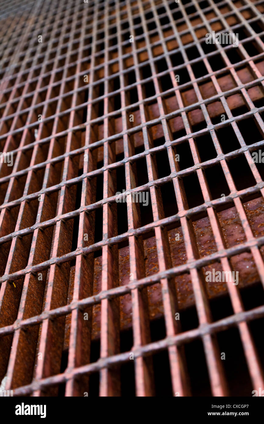 Old rusty grill hi-res stock photography and images - Alamy