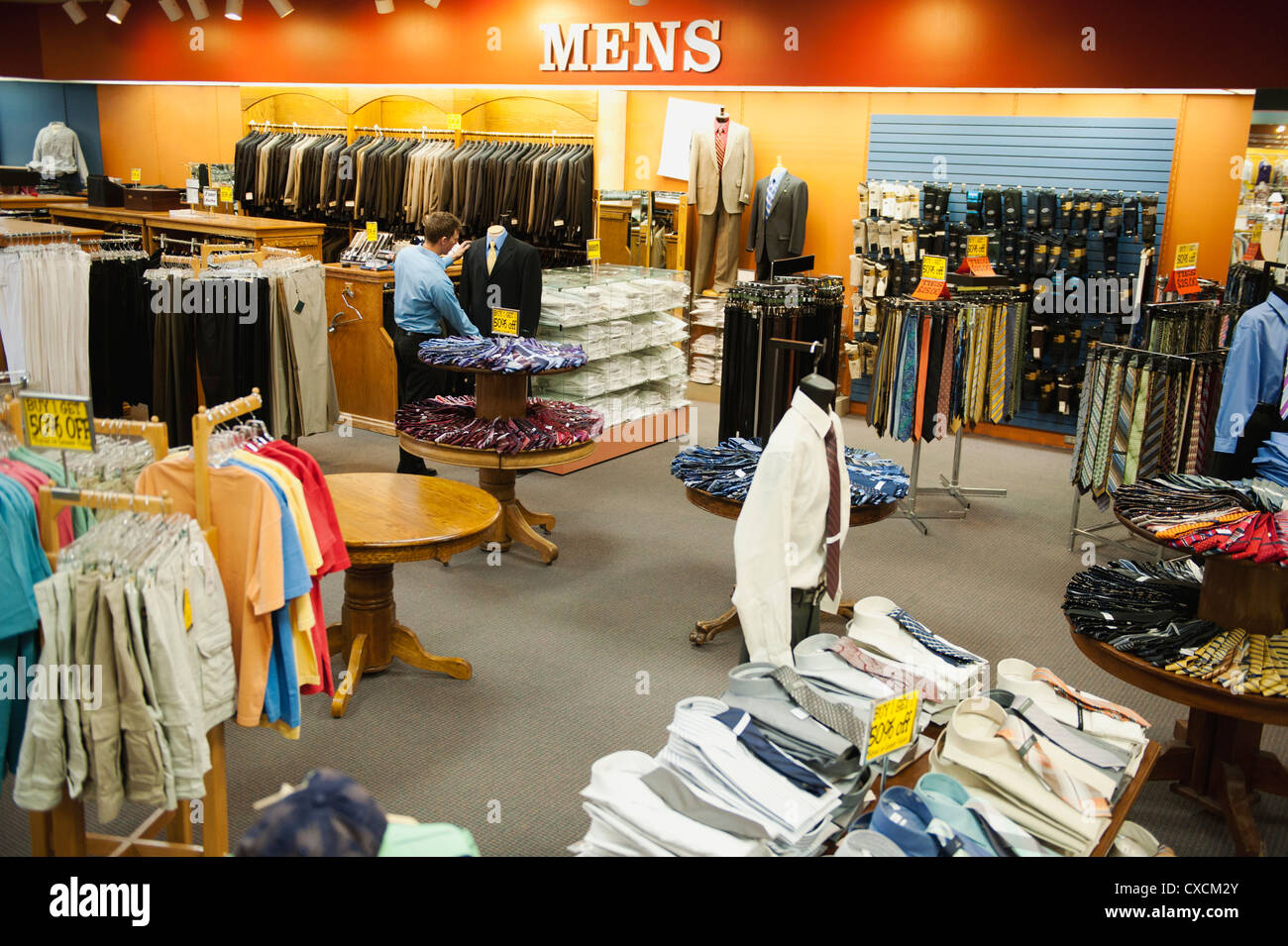 Shopping mens clothing store hi-res stock photography and images - Alamy