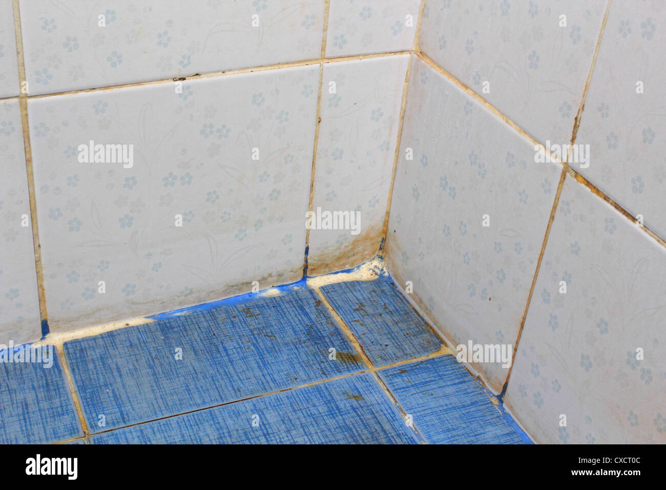 A dirty bathroom Stock Photo Alamy