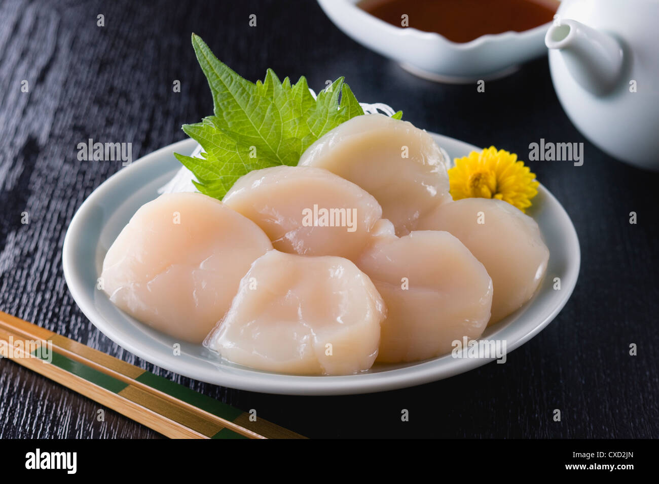 Scallop Sashimi High Resolution Stock Photography and Images Alamy