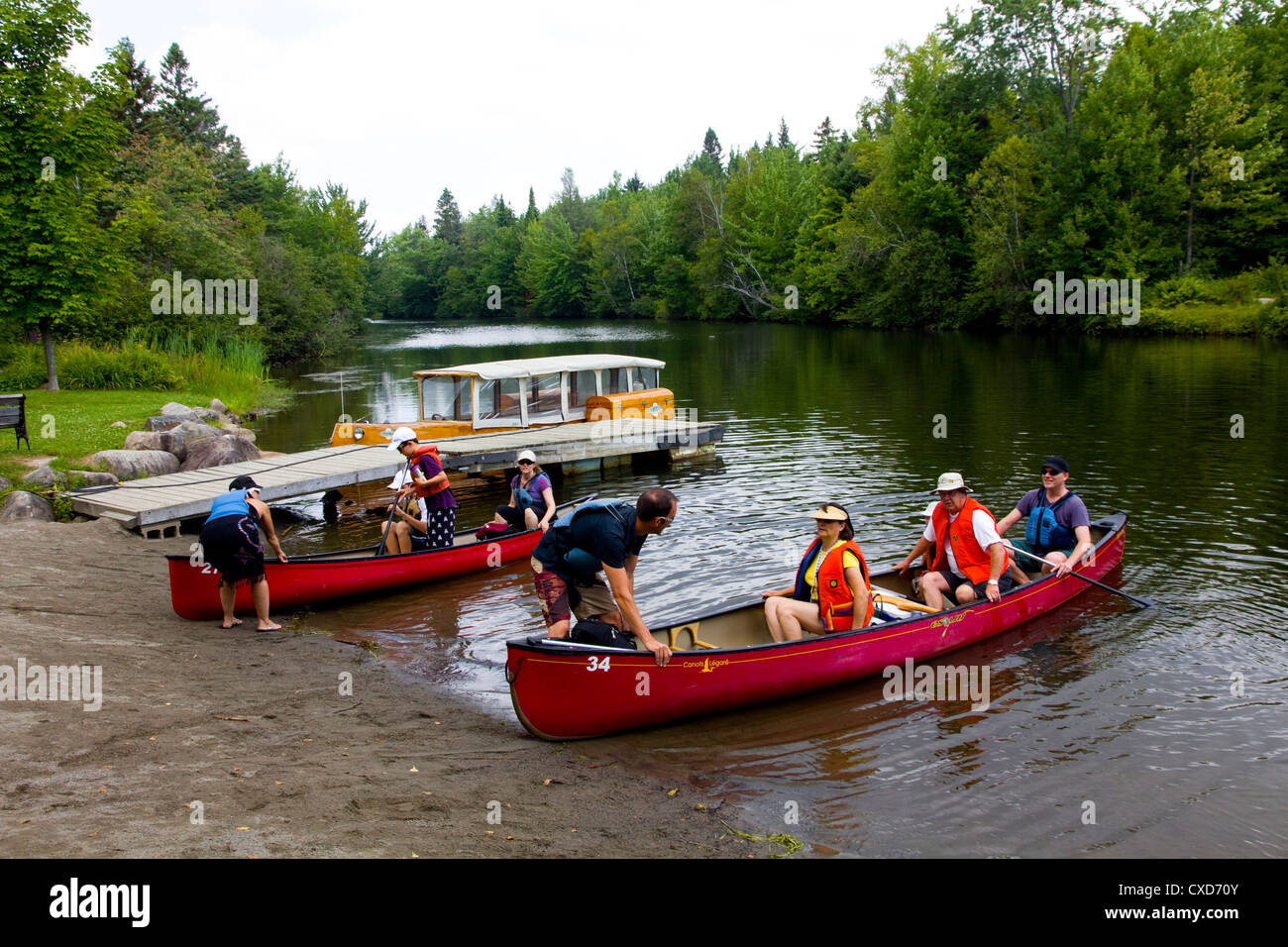 Canoe tour along the Akiawenrahk (Saint-Charles) River which threads through the Wendat (Huron) community of Wendake, Canada Stock Photo