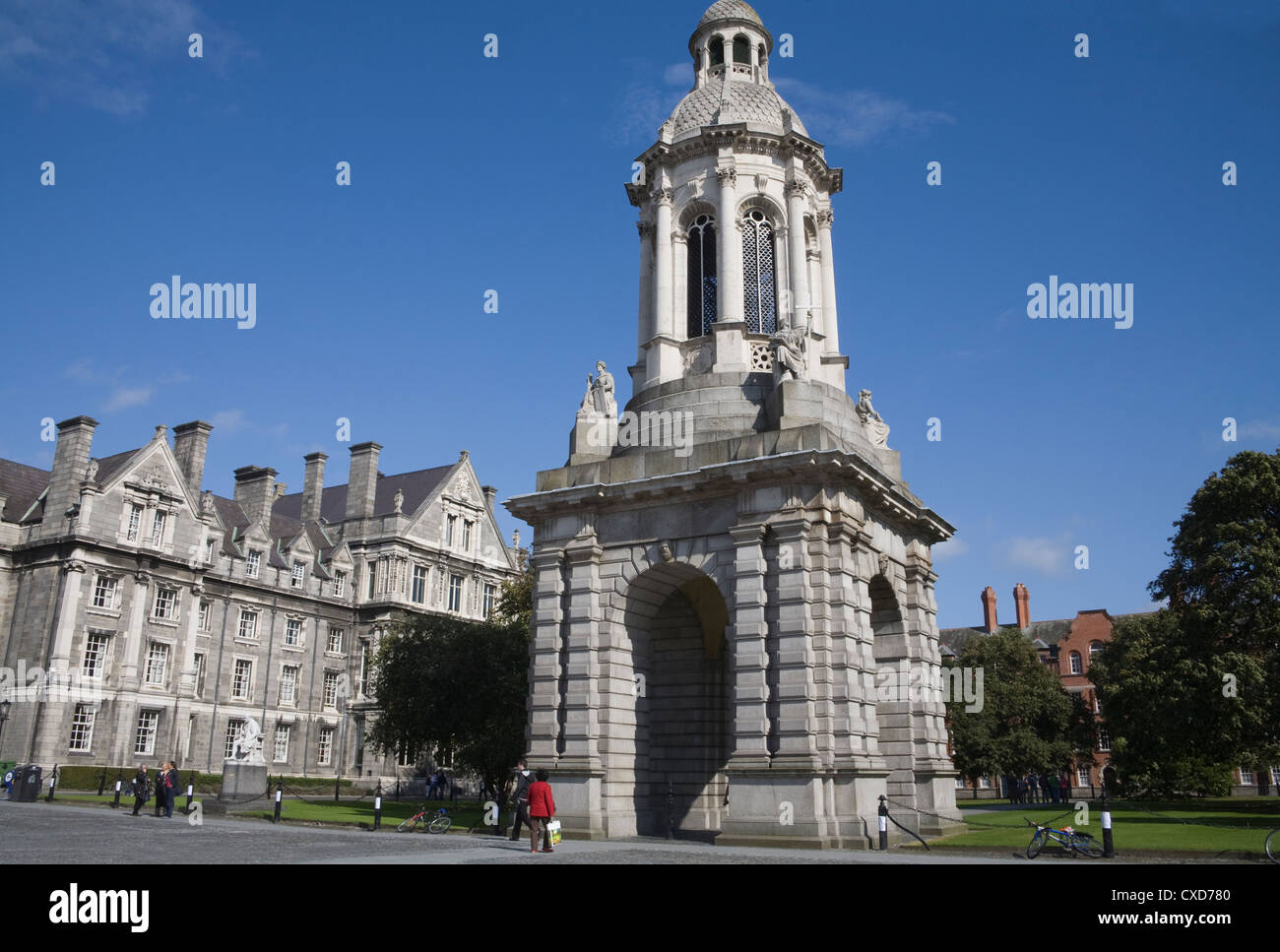 Dublin City Eire The Campanile in Parliament Square of Trinity College was donated in 1853 Archbishop of Armagh, Lord Beresford. Stock Photo
