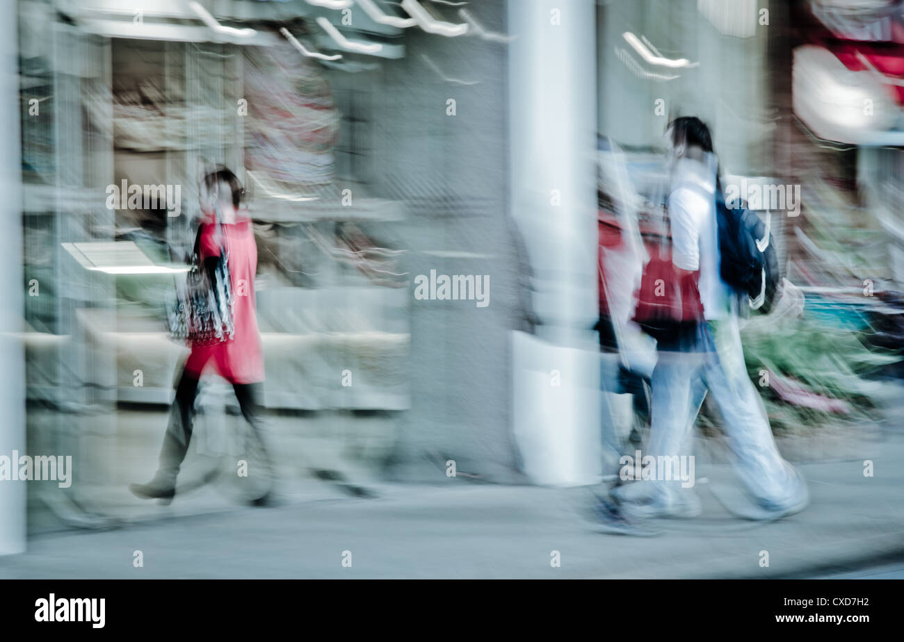 Outside people shopping hi-res stock photography and images - Alamy