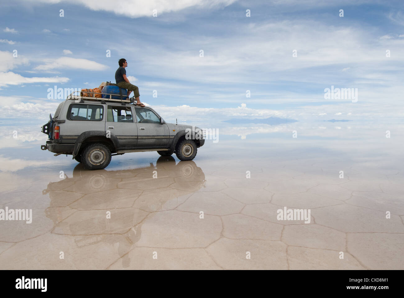 Safari explorer man hi-res stock photography and images - Alamy