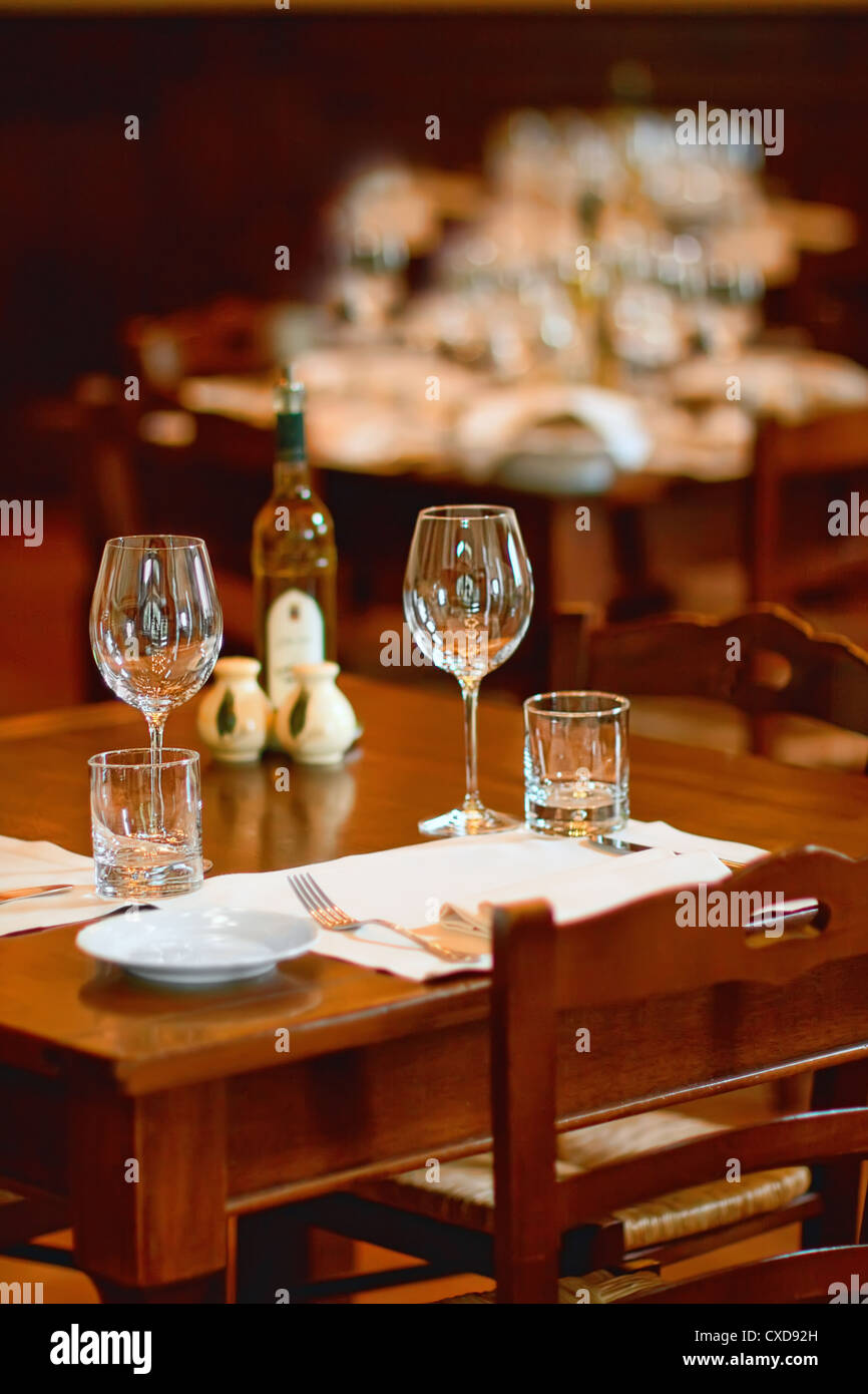 Restaurant set dinner hi-res stock photography and images - Alamy