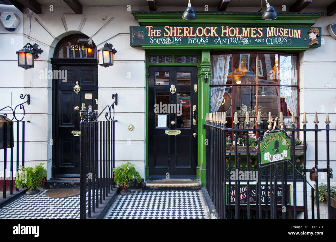 Uk London The Sherlock Holmes House And Museum In Baker Street Stock Photo Alamy