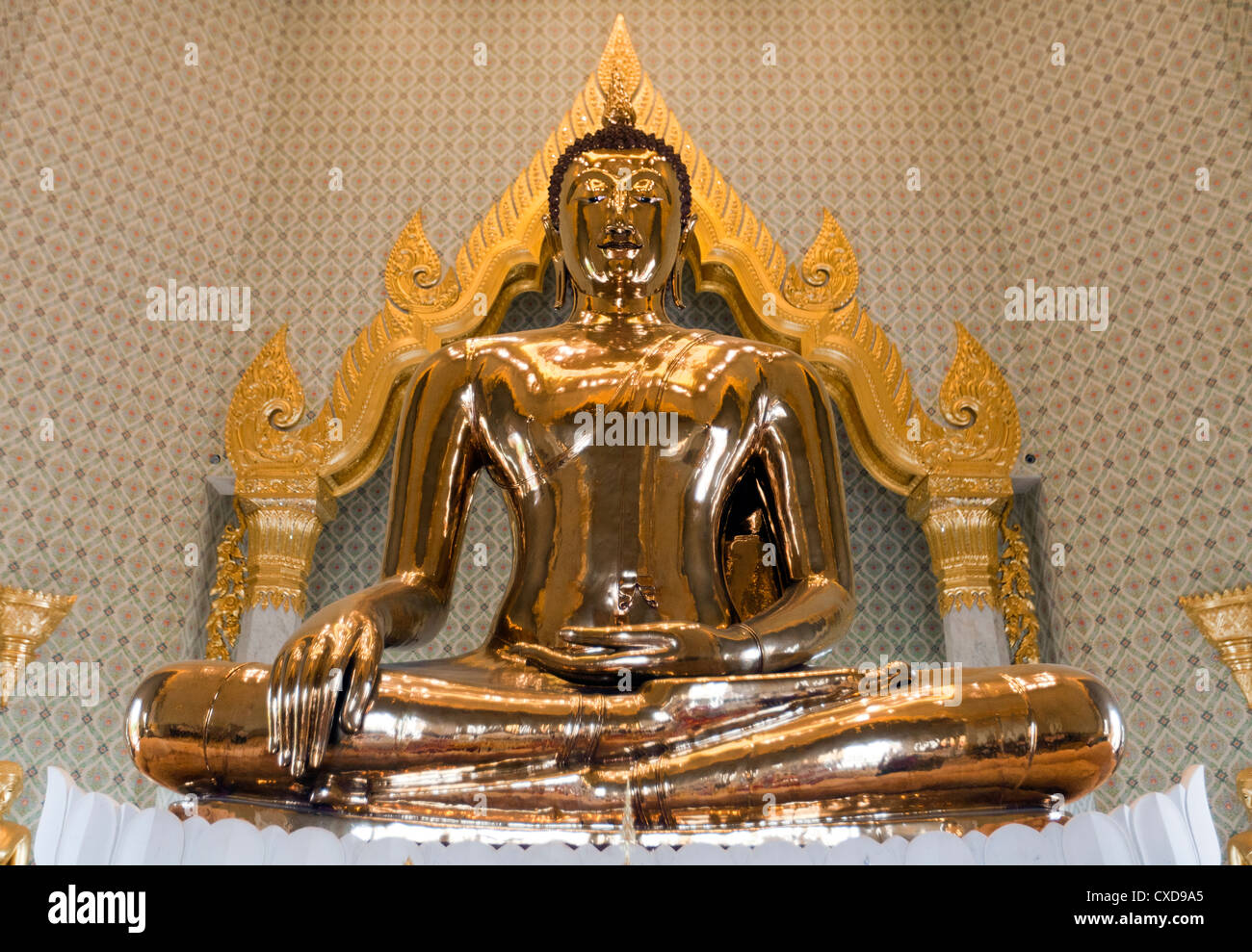 The Golden Buddha, the world's largest pure gold statue (Phra Phuttha maha Suwan Patimakon), Wat