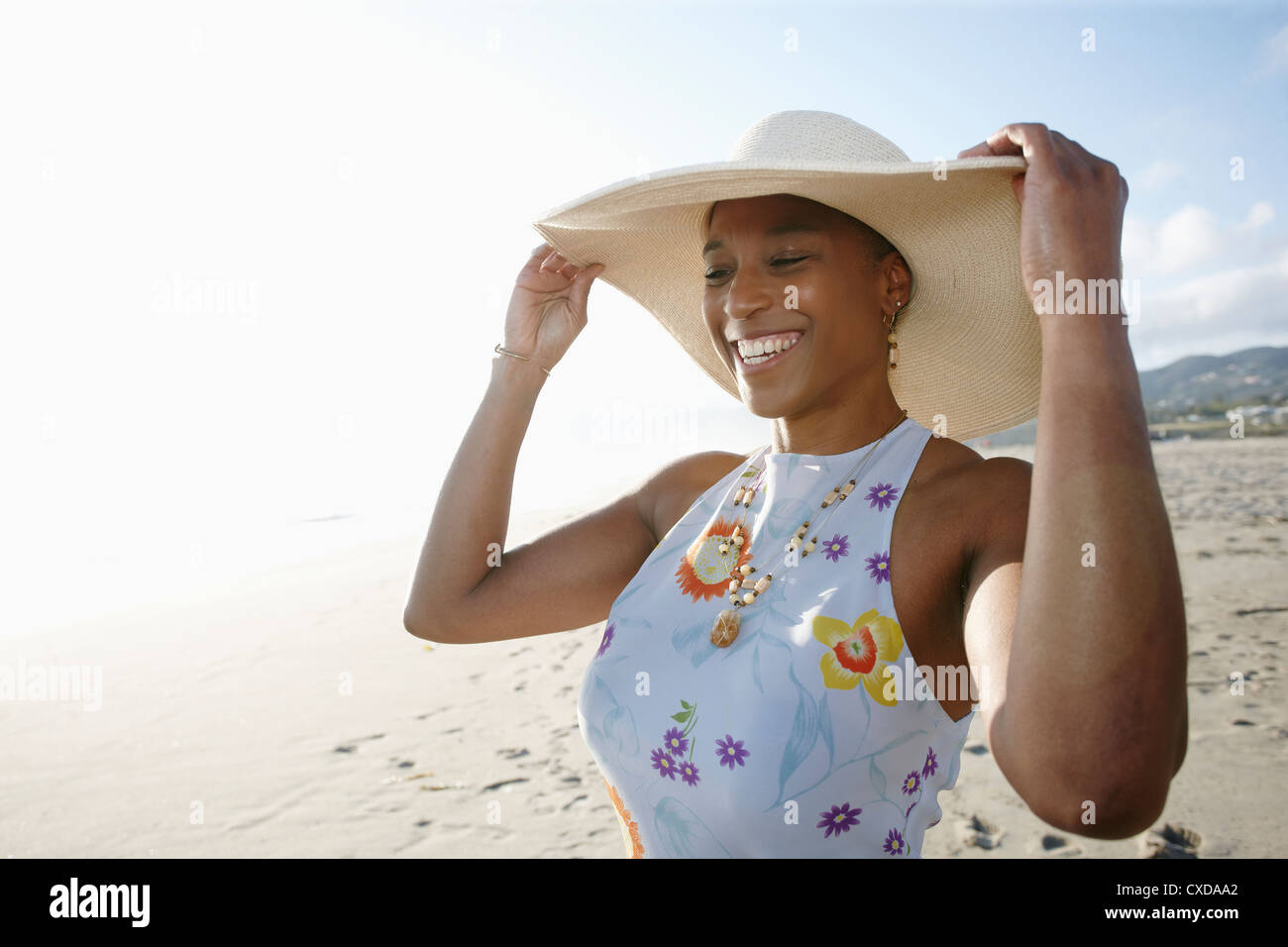 https://c8.alamy.com/comp/CXDAA2/black-woman-in-hat-enjoying-the-beach-CXDAA2.jpg