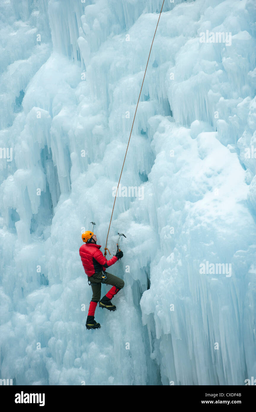 People climbing ice mountain hi-res stock photography and images - Alamy