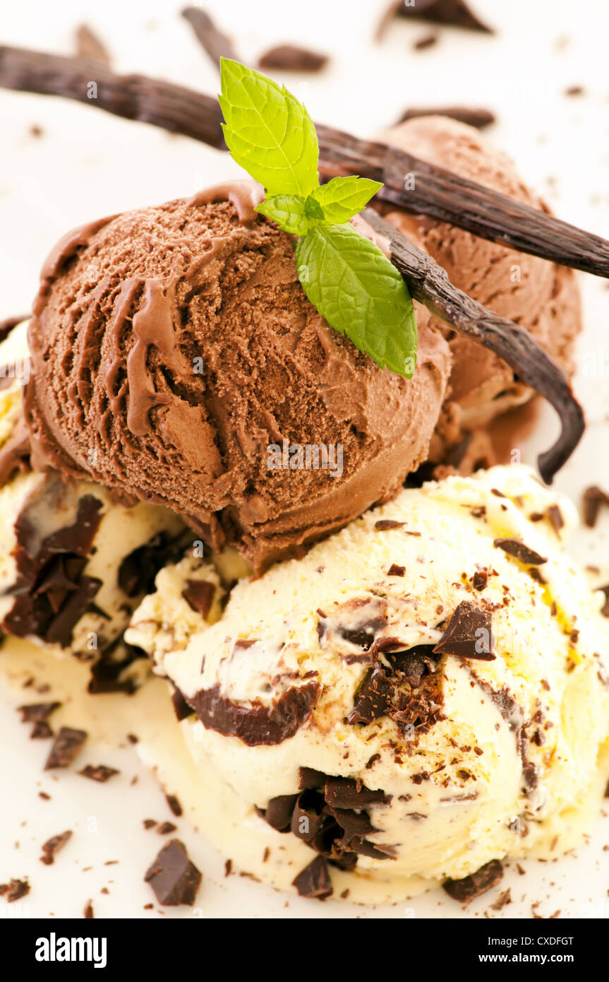chocolate vanilla ice cream Stock Photo Alamy