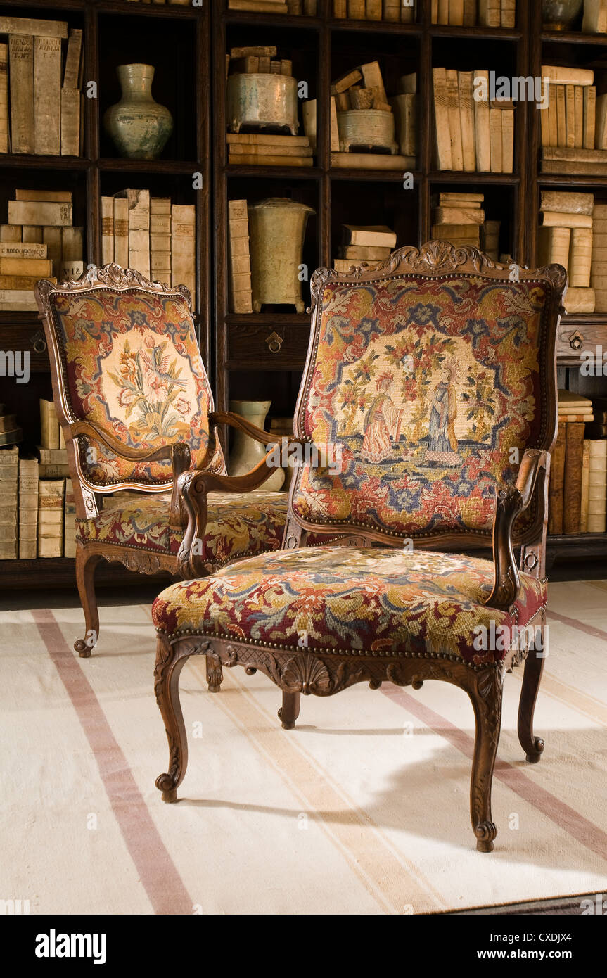 https://c8.alamy.com/comp/CXDJX4/pair-of-french-louis-xv-style-carved-oak-armchairs-with-needlework-CXDJX4.jpg