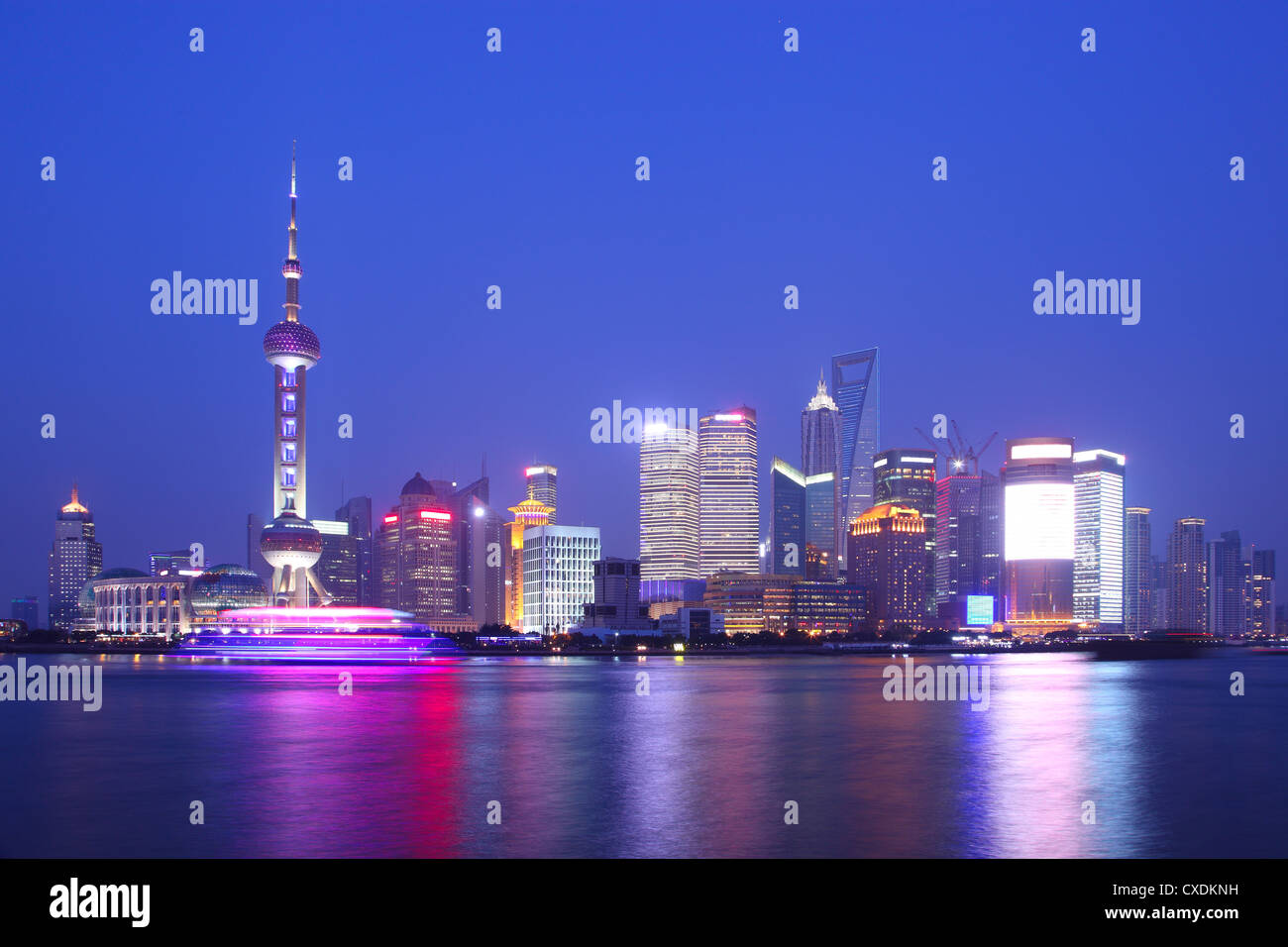Shanghai night hi-res stock photography and images - Alamy
