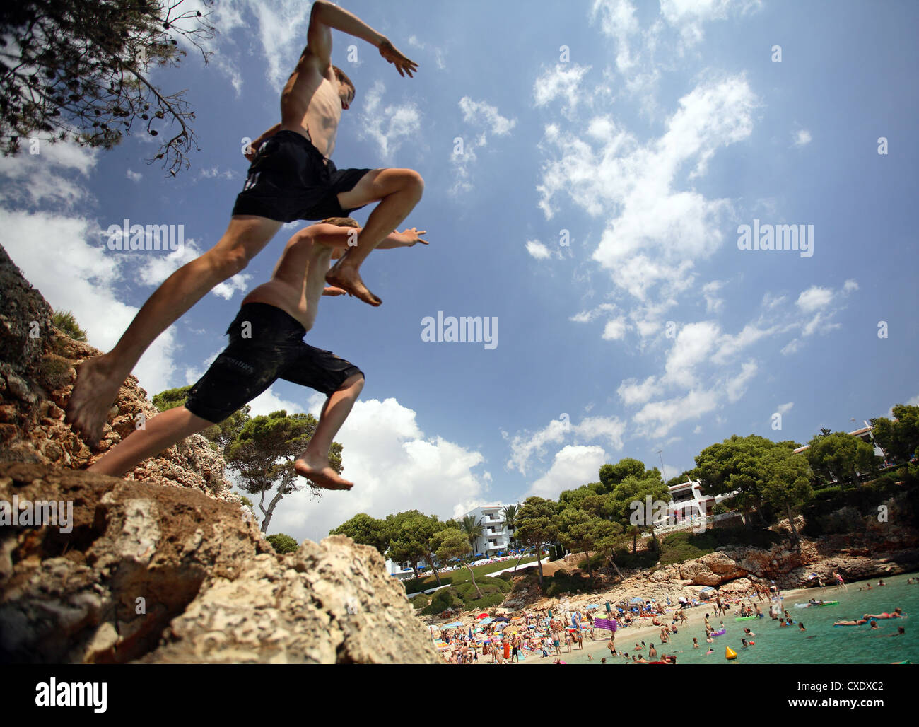Cala D'Or, teenagers jump from the rocks into the water Stock Photo