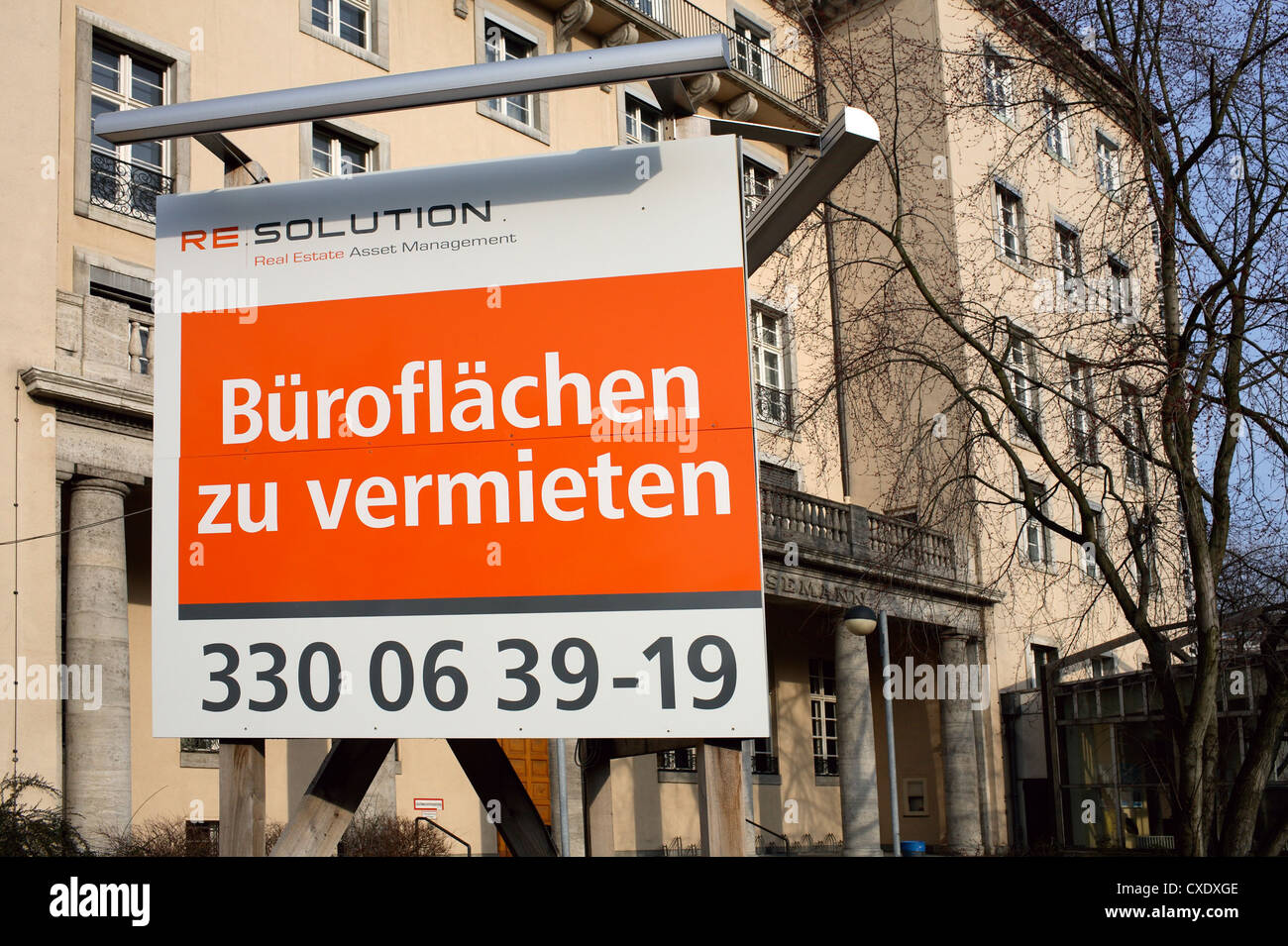 Berlin-rent sign reading-Bueroflaeche Stock Photo
