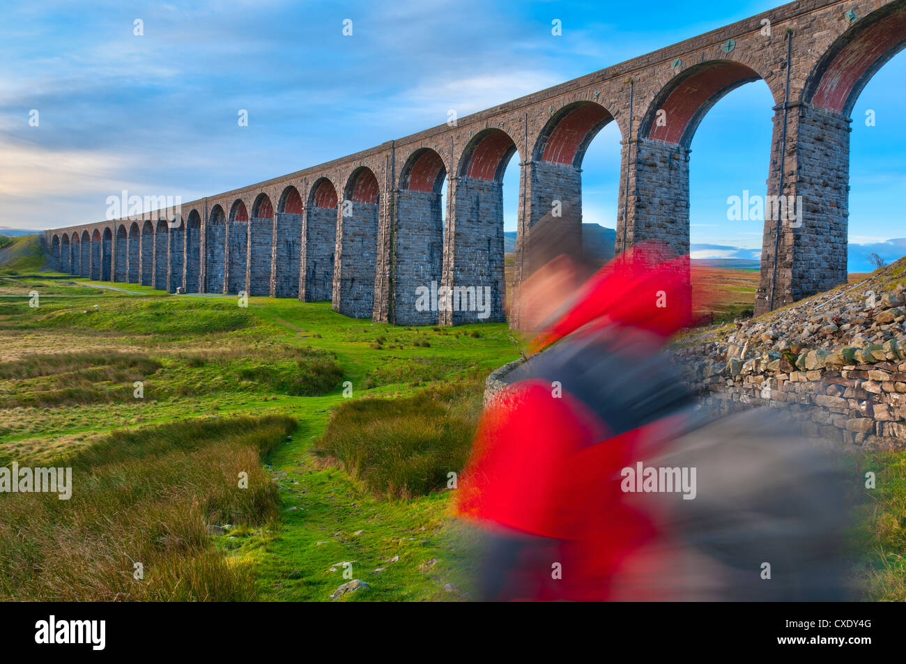 Pen-y-ghent and Ribblehead Viaduct on Settle to Carlisle Railway, Yorkshire Dales National Park, North Yorkshire, England, UK Stock Photo