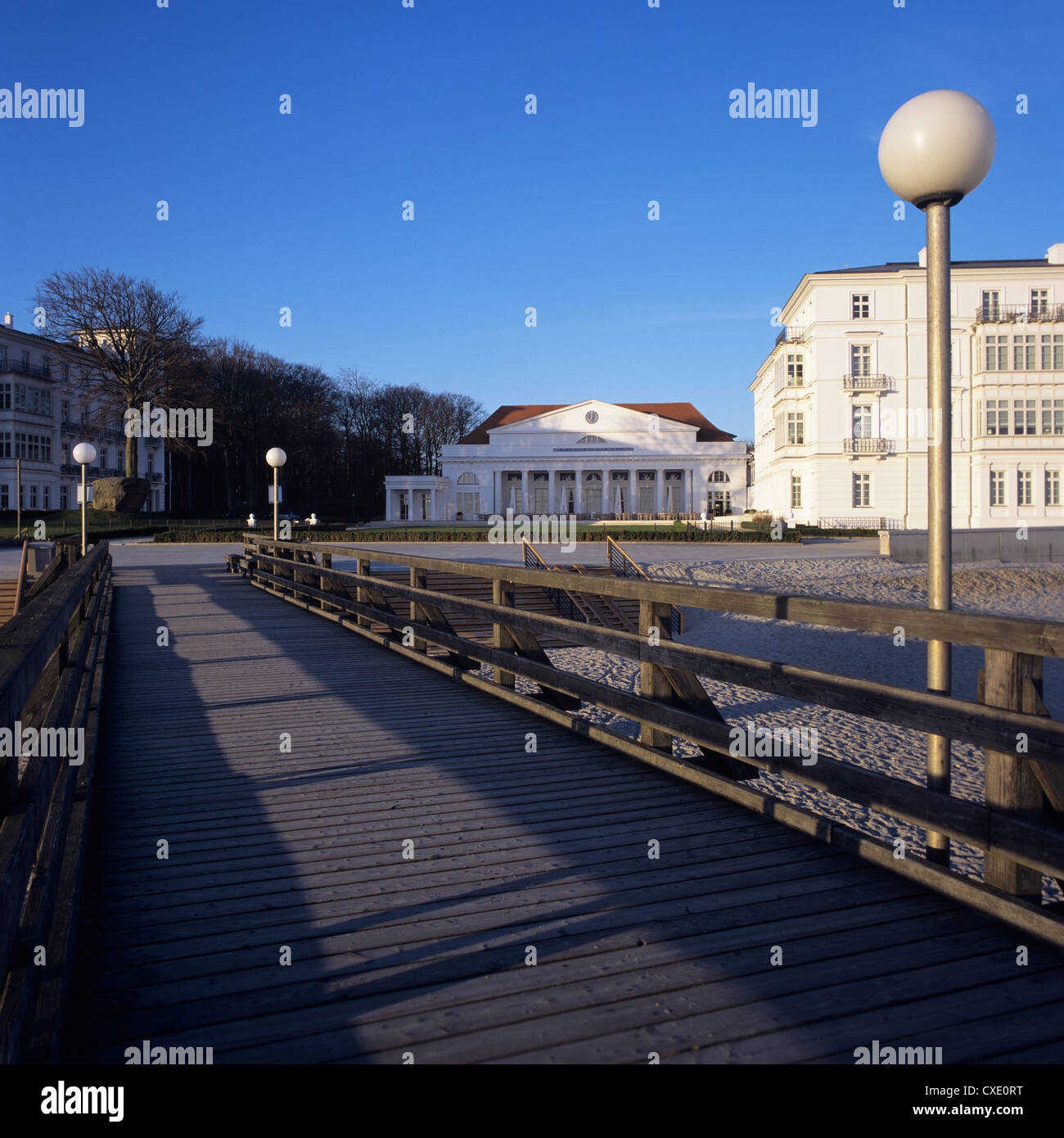 Ostseebad Heiligendamm: Seebruecke with spa and hotel buildings in the background Stock Photo