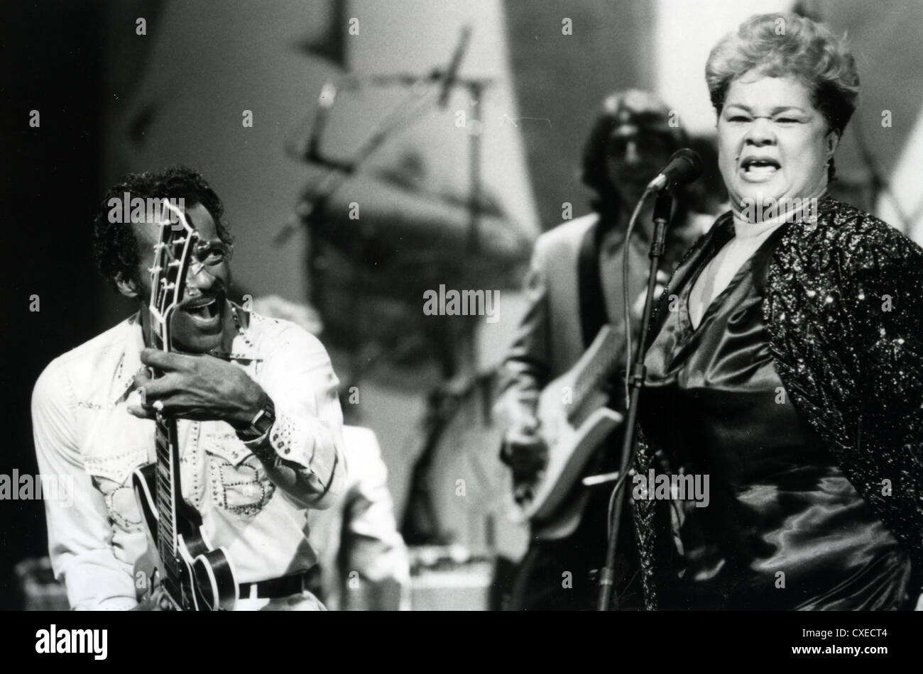 CHUCK BERRY with  Etta James in 1987 Universal film 'Chuck Berry Hail ! Hail ! Rock 'n' Roll' Stock Photo