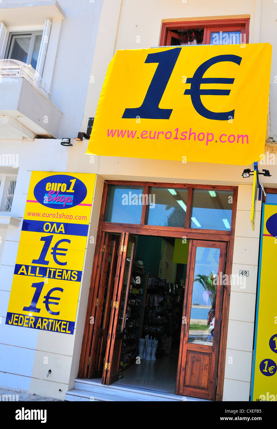 1Euro shop( Like a UK £1 shop ) in Rethymnon   Crete Stock Photo