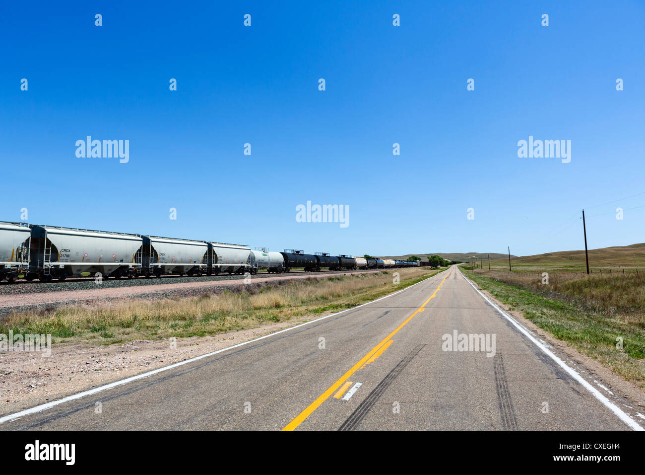 A 2km long freight train in rural nebraska alongside the western portion of higway NE 2, Nebraska, USA Stock Photo
