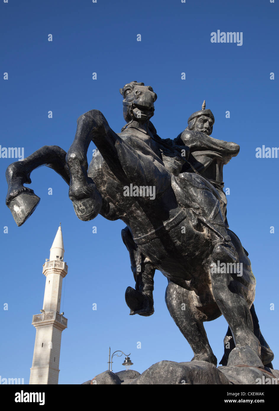 Statue of the famous warrior Saladin (Ṣalāḥ ad-Dīn) outside mosque in Al Karak, Jordan Stock Photo
